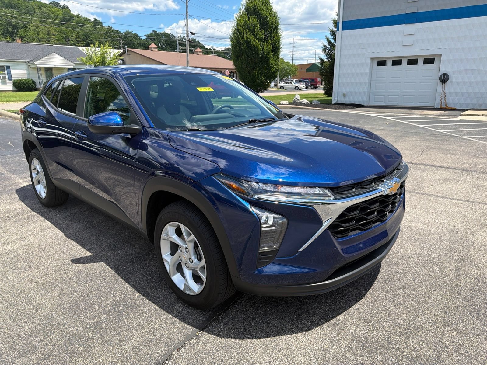Used 2024 Chevrolet Trax LS w/ LS Convenience Package FWD image 7