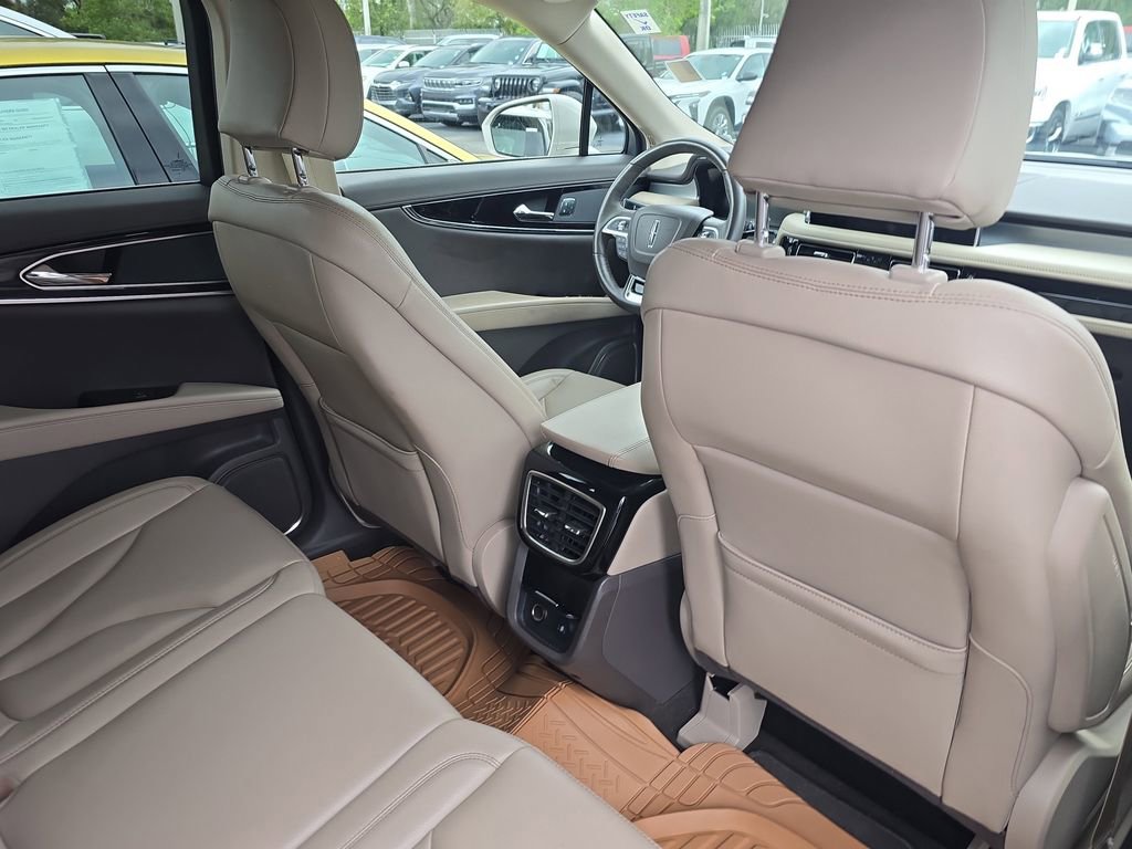 Used 2022 Lincoln Nautilus FWD w/ Premium Package image 13