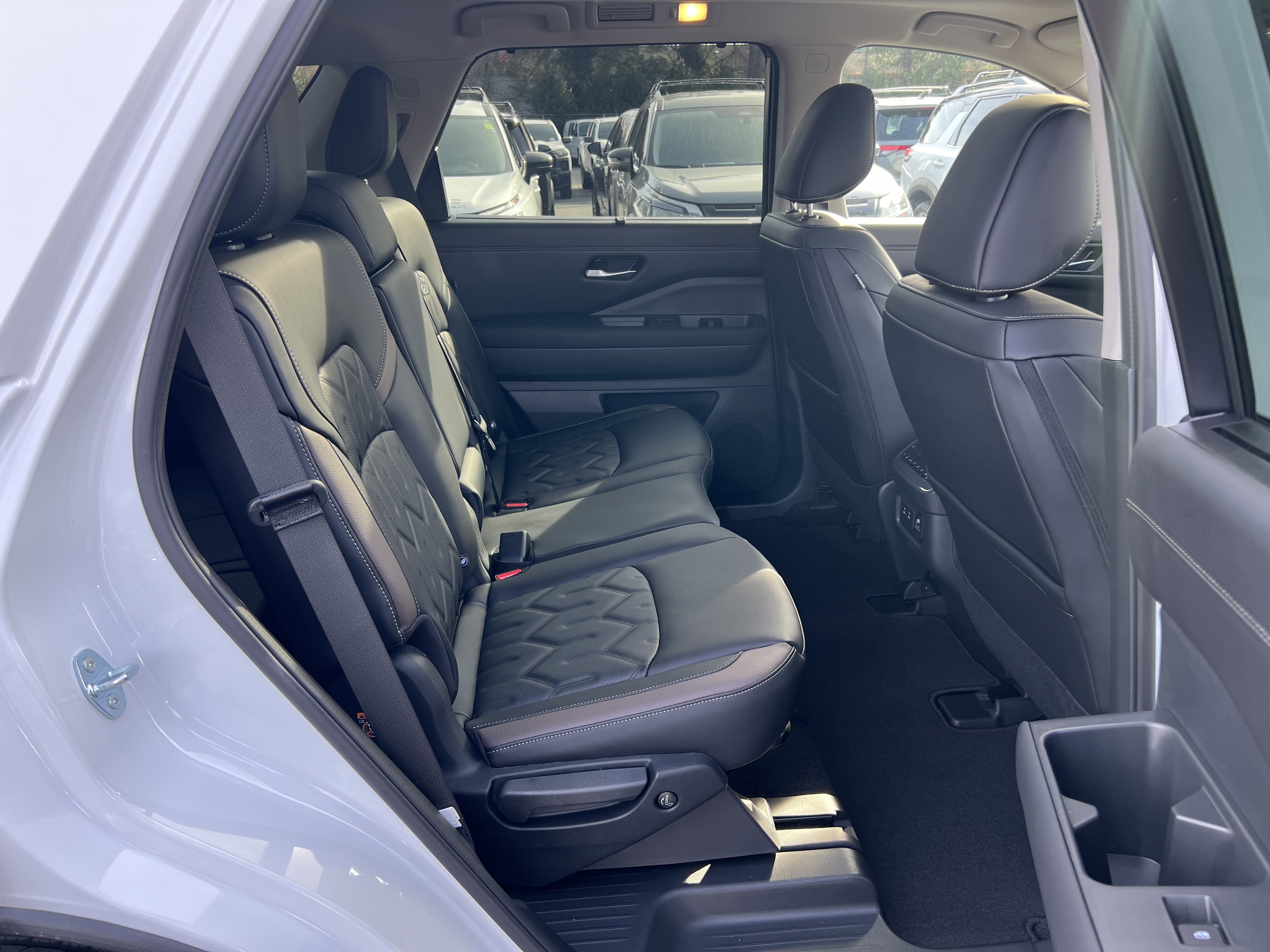 New 2026 Nissan Pathfinder Platinum image 27