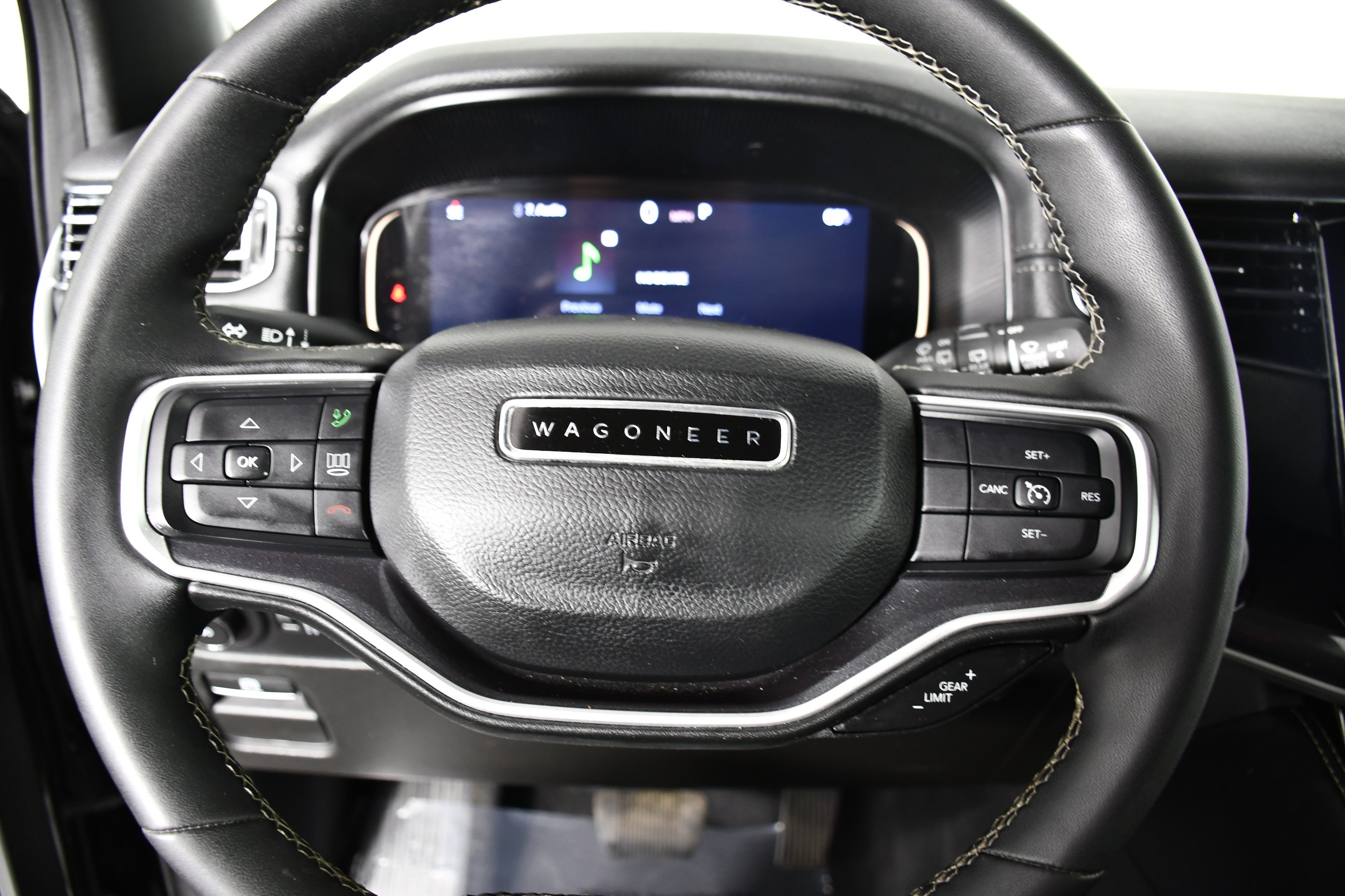 Used 2024 Jeep Wagoneer 4WD w/ HD Trailer Tow Package image 20