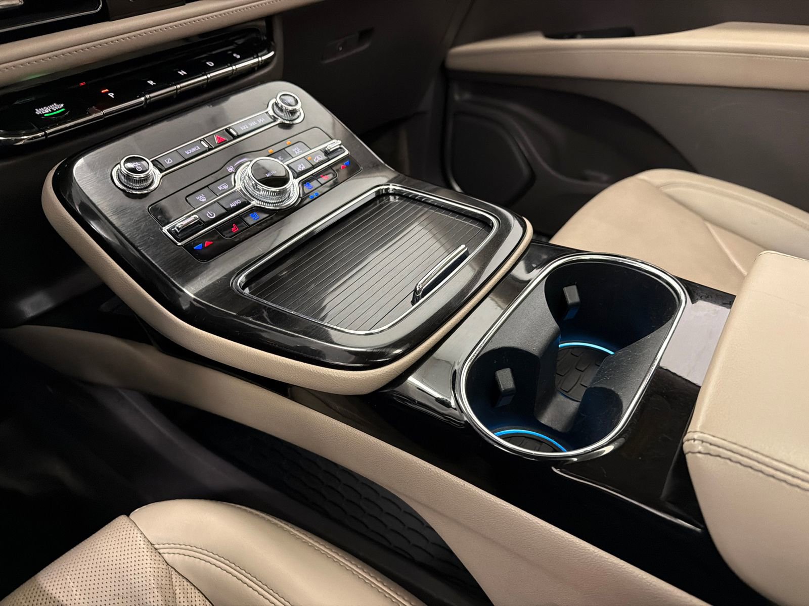 Used 2022 Lincoln Nautilus Reserve image 28