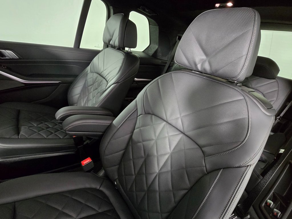 New 2026 BMW X7 xDrive40i w/ Executive Package image 18