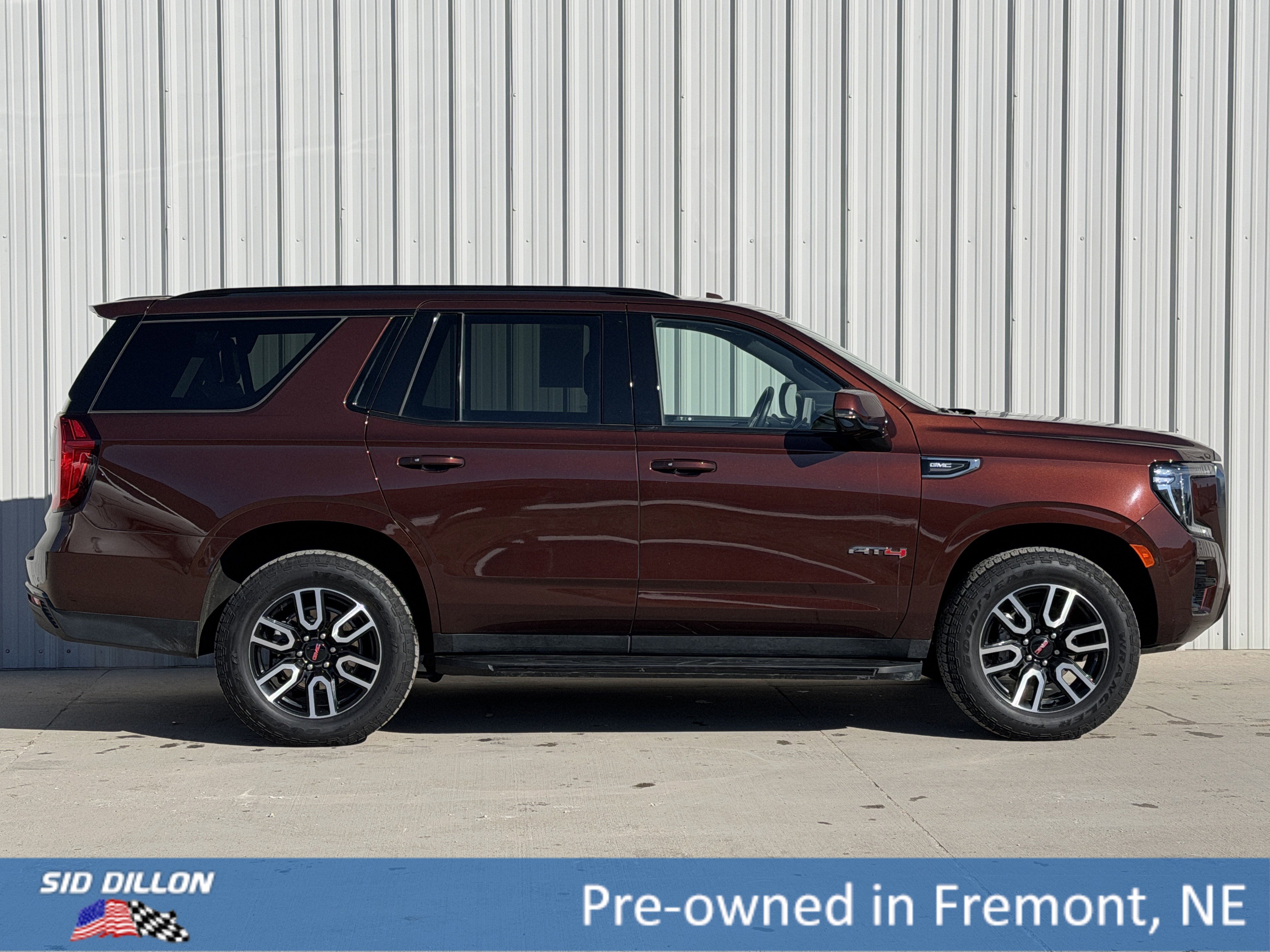 Used 2023 GMC Yukon AT4 w/ Technology Package image 3