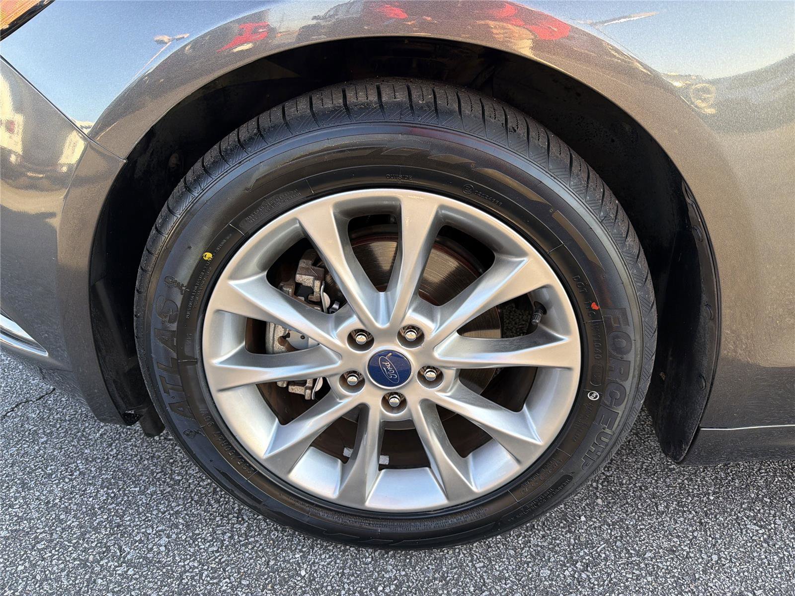 Used 2017 Ford Fusion SE w/ Fusion SE Technology Package image 9