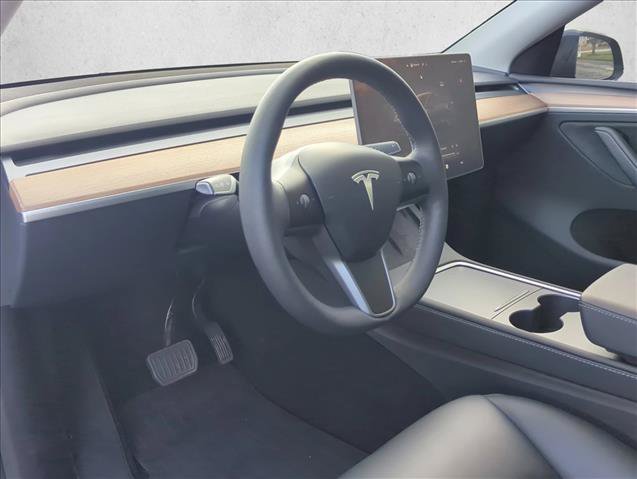 Used 2025 Tesla Model Y Long Range RWD image 10