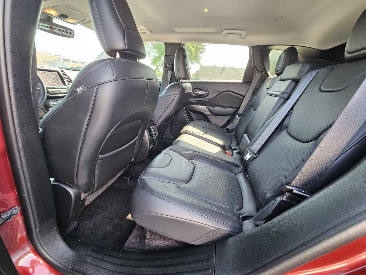 Used 2019 Jeep Cherokee Limited w/ Luxury Group AWD/4WD image 22