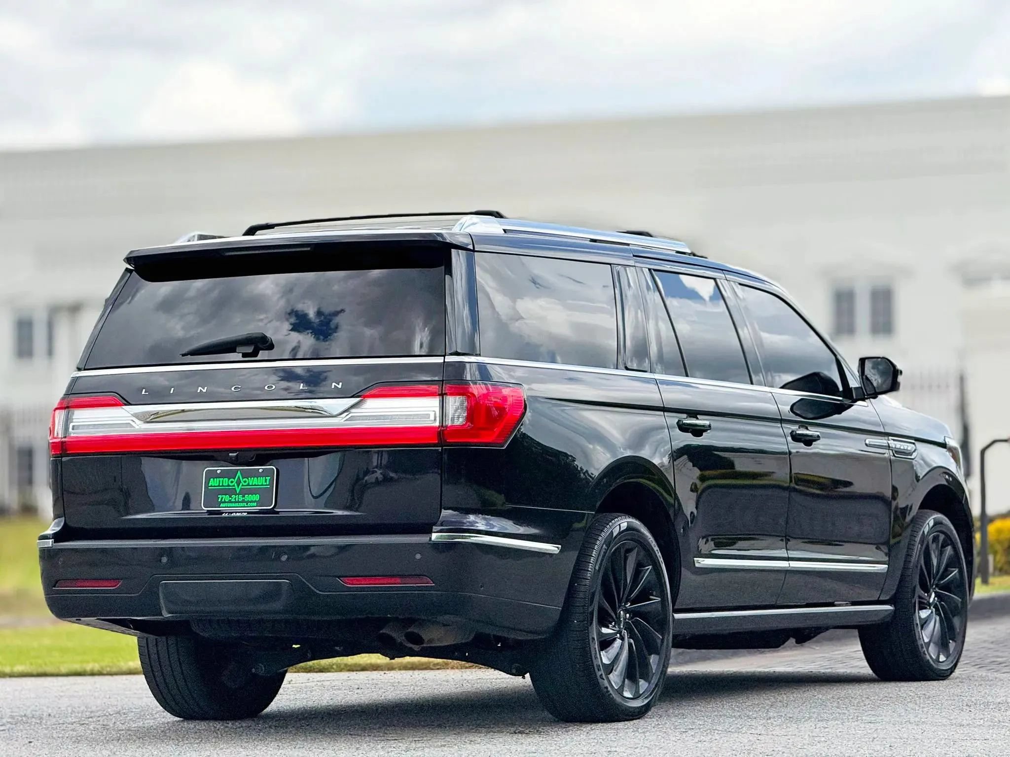 Used 2021 Lincoln Navigator L Reserve AWD/4WD image 9