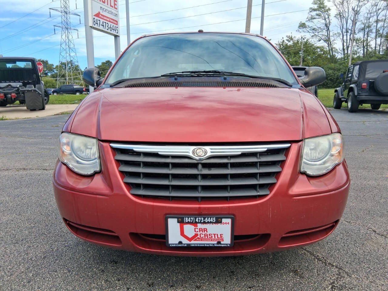 Used 2007 Chrysler Town & Country Touring FWD image 2