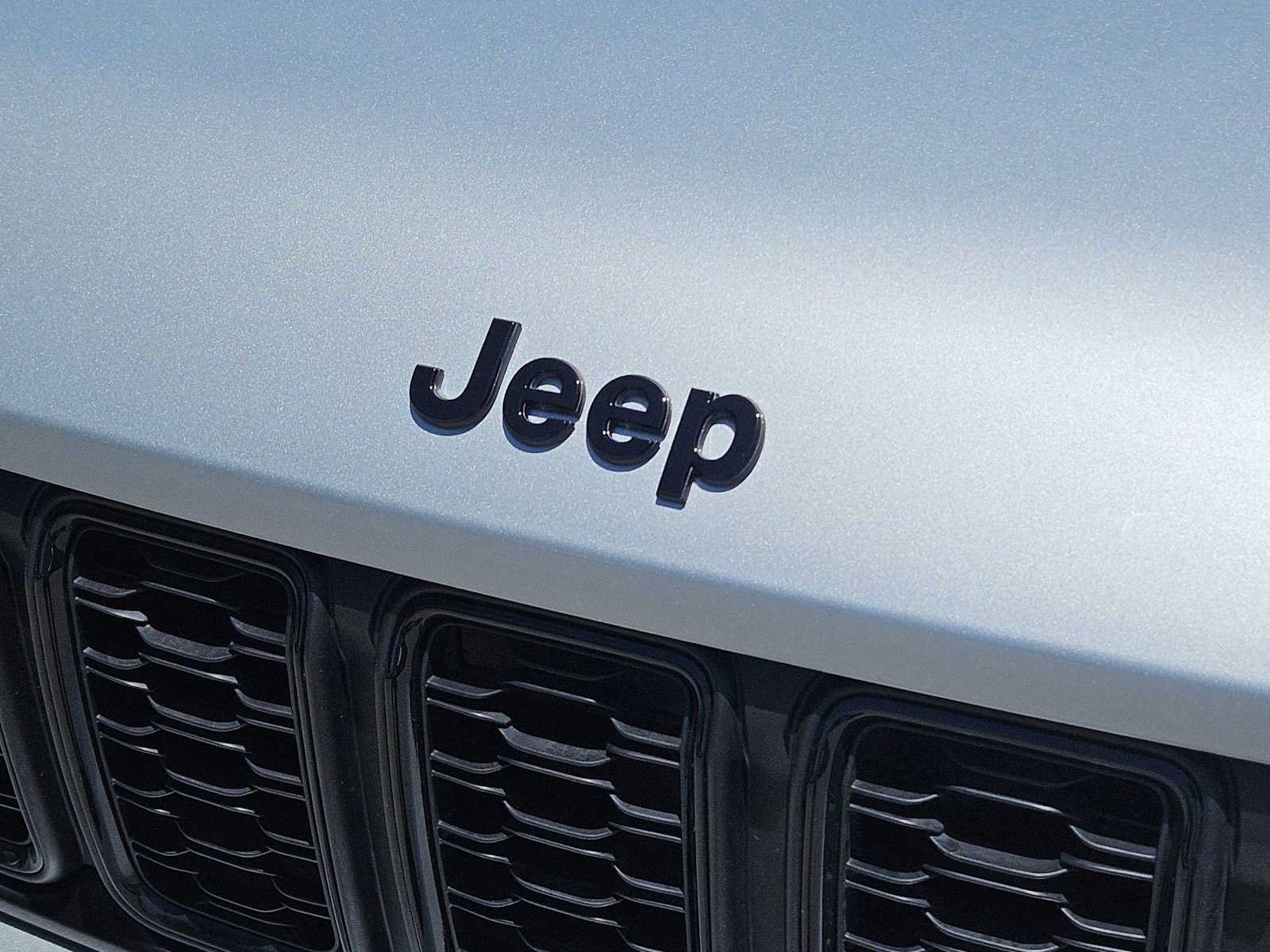 Used 2025 Jeep Grand Cherokee L Laredo AWD/4WD image 12