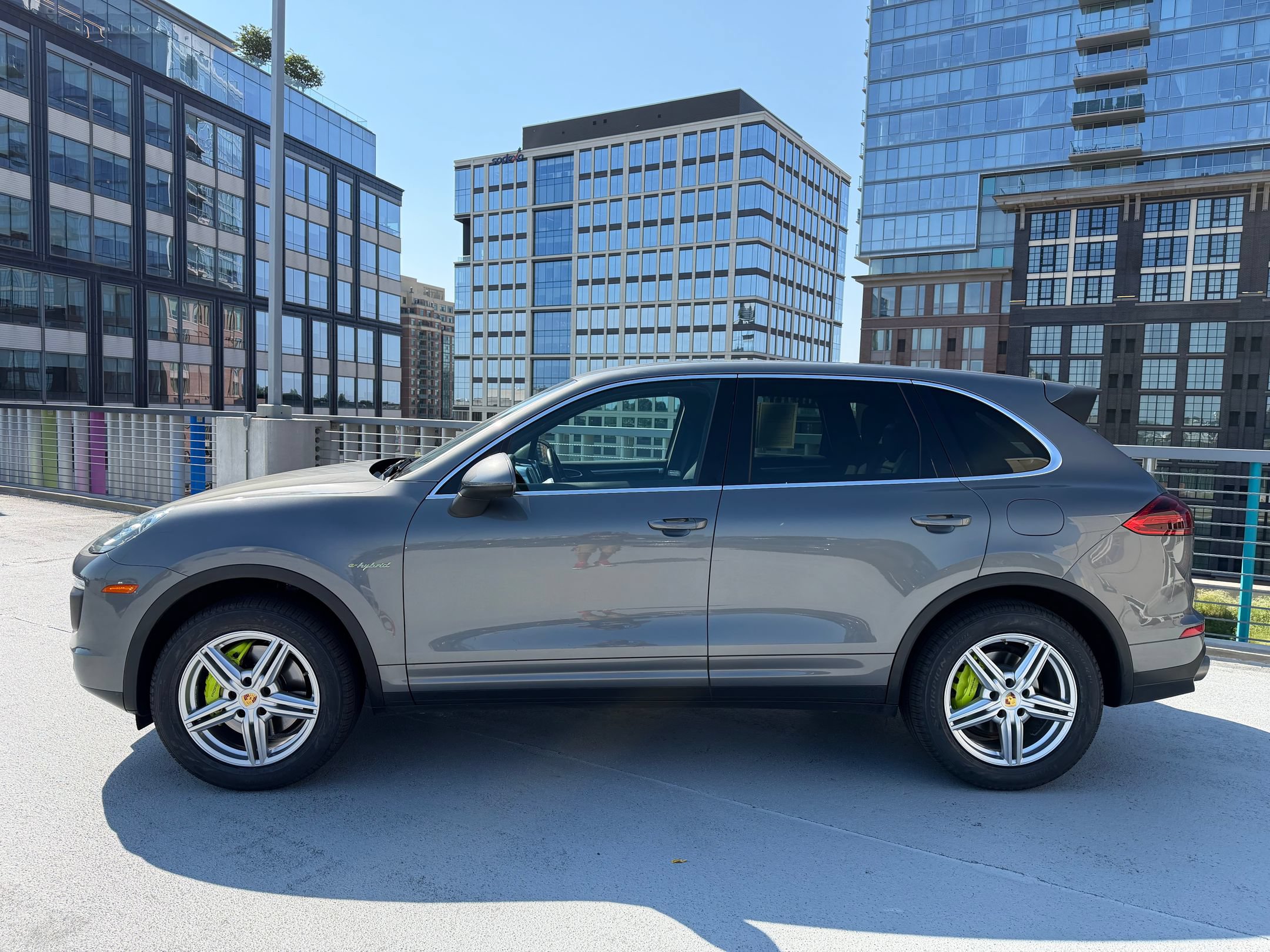 Certified 2018 Porsche Cayenne S Platinum AWD/4WD image 2