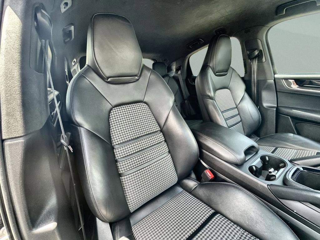 Used 2024 Porsche Cayenne S AWD/4WD image 34