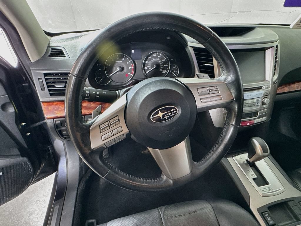 Used 2011 Subaru Outback 3.6R Limited AWD/4WD image 10