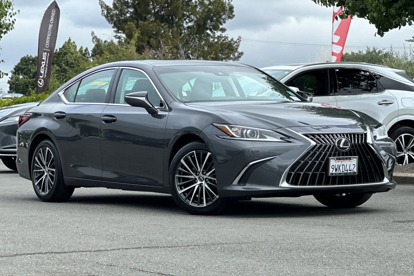 Certified 2025 Lexus ES 350 w/ Premium Package FWD image 2