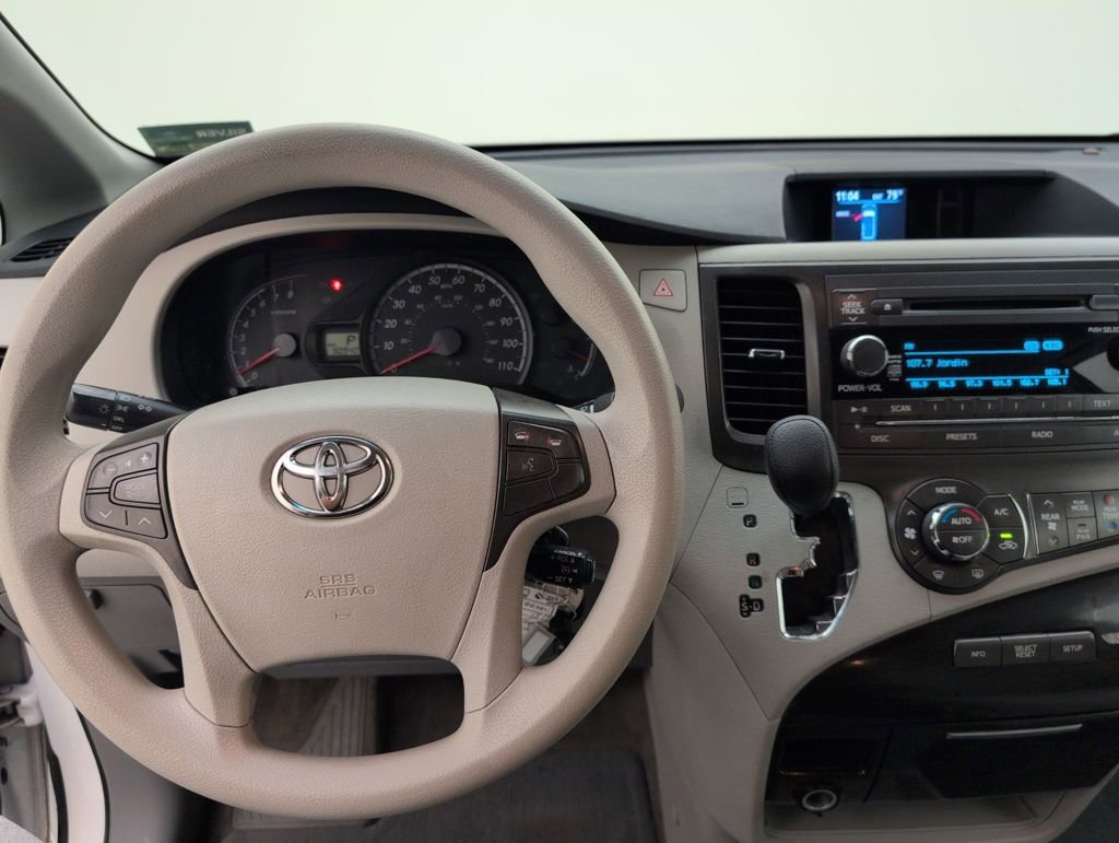Used 2013 Toyota Sienna LE image 23