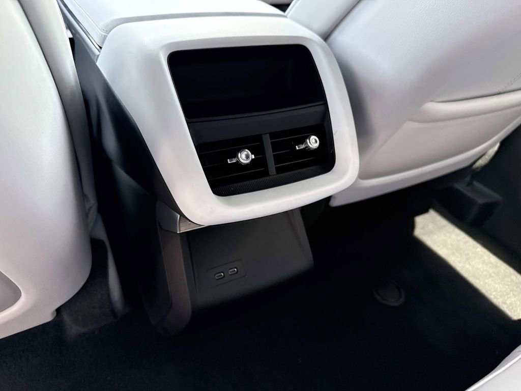 New 2025 Cadillac Lyriq Luxury image 15