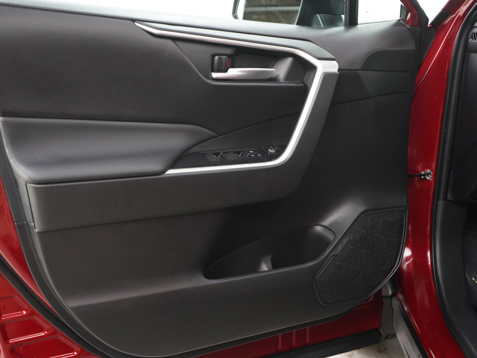 Used 2025 Toyota RAV4 XLE w/ Convenience Package AWD/4WD image 19