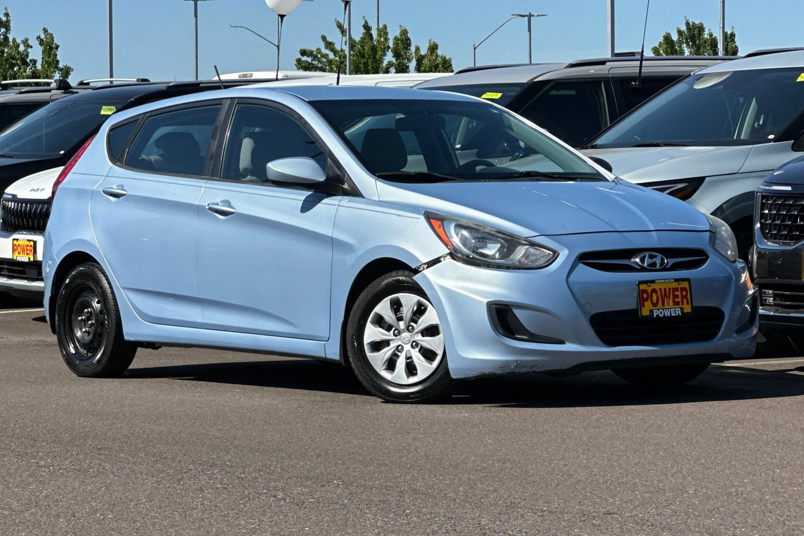 Used 2012 Hyundai Accent GS FWD image 2