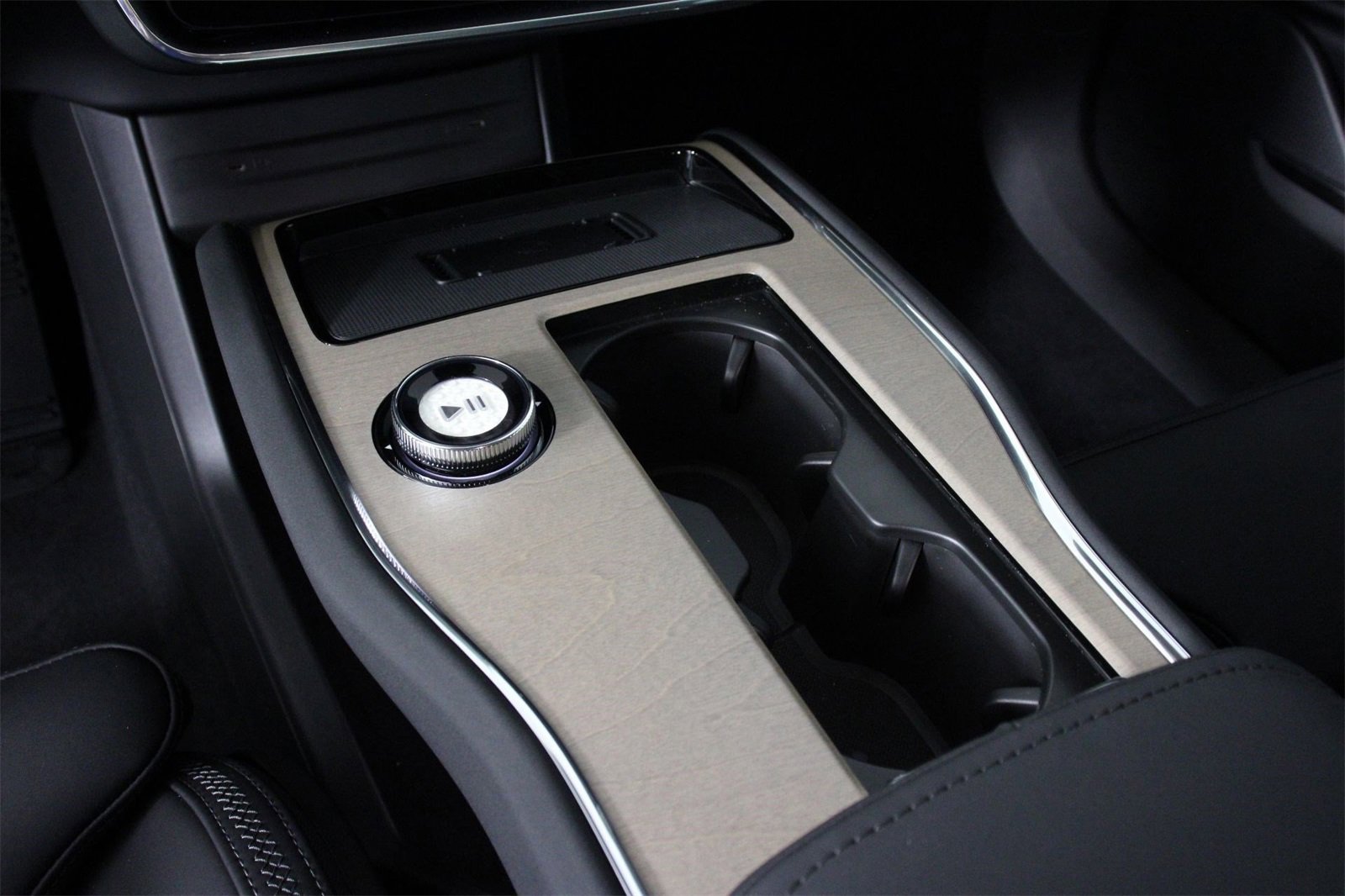 New 2025 Volvo EX90 Ultra w/ Protection Package Premier image 7