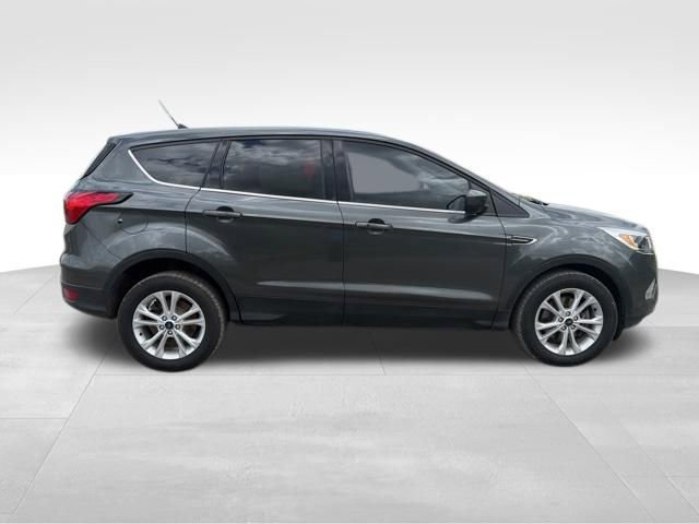 Used 2019 Ford Escape SE image 3