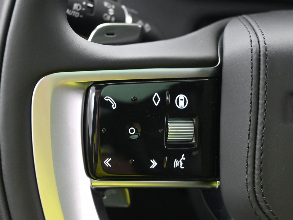 New 2025 Land Rover Range Rover SV AWD/4WD image 20