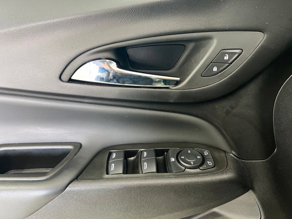 Used 2024 Chevrolet Equinox LT w/ LPO, Floor Liner Package FWD image 21