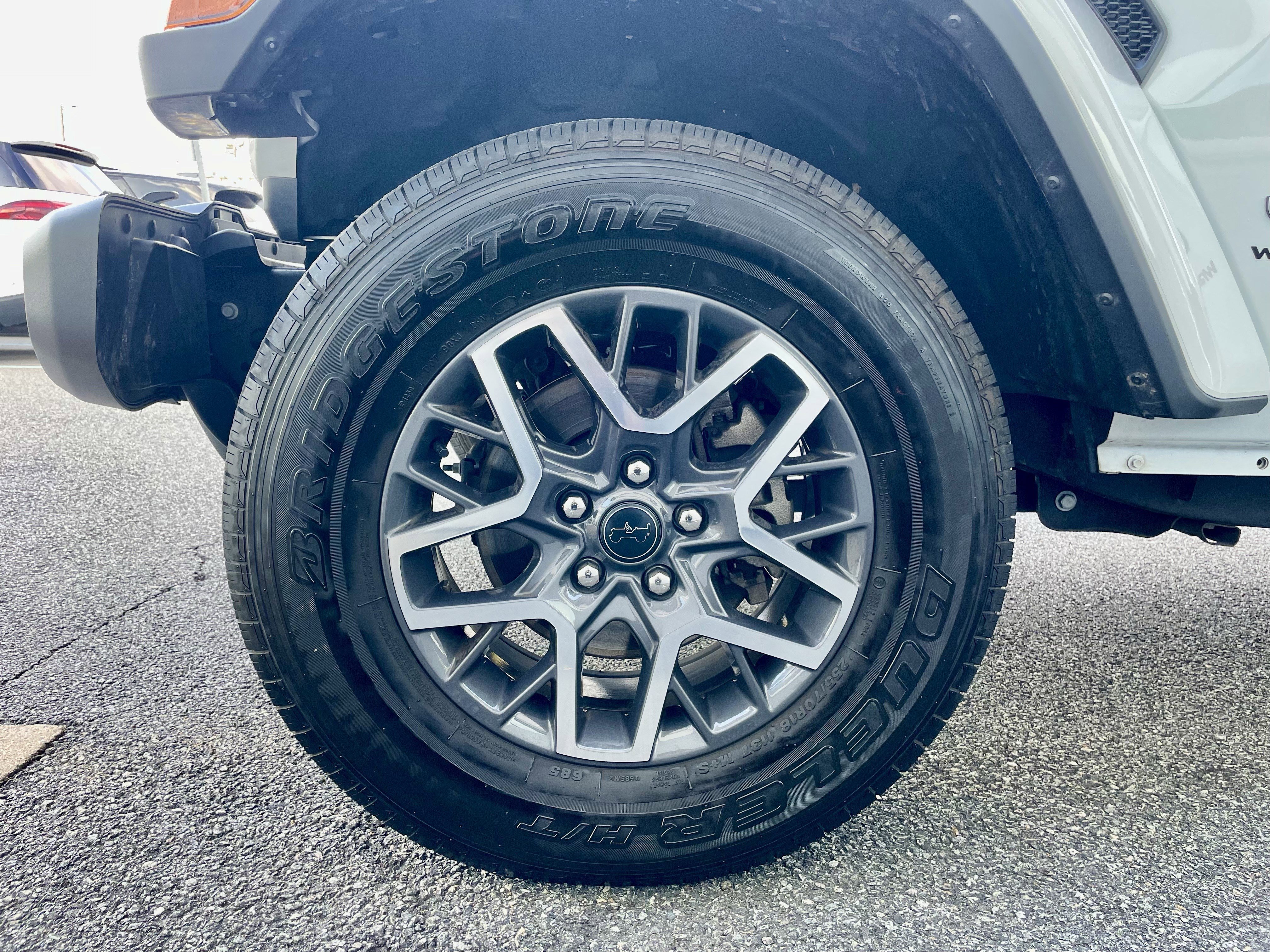 Used 2024 Jeep Wrangler Sahara image 9