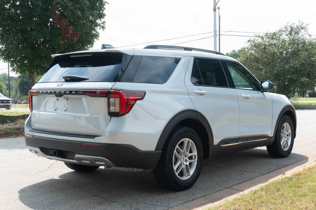 Used 2025 Ford Explorer Active w/ Active Comfort Package RWD image 6