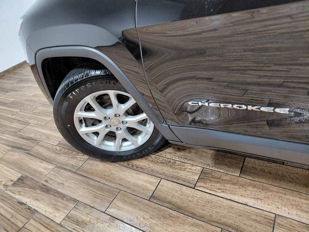 Used 2018 Jeep Cherokee Latitude Plus w/ Cold Weather Group image 20