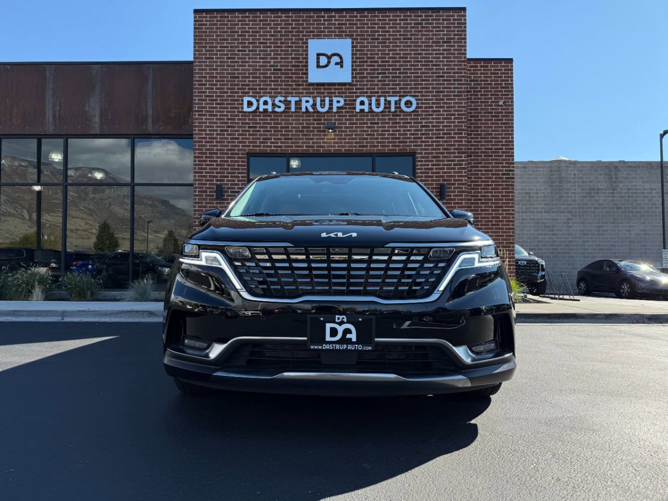 Used 2024 Kia Carnival SX Prestige image 2