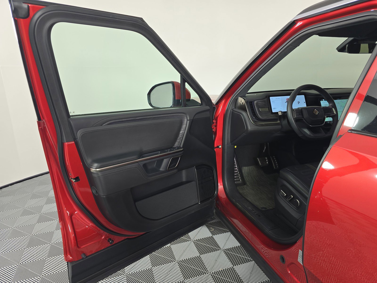 Used 2023 Rivian R1S Adventure image 16