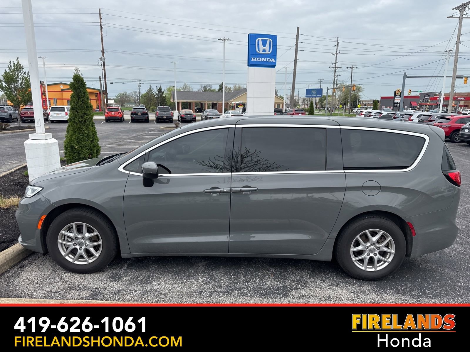 Used 2023 Chrysler Pacifica Touring-L