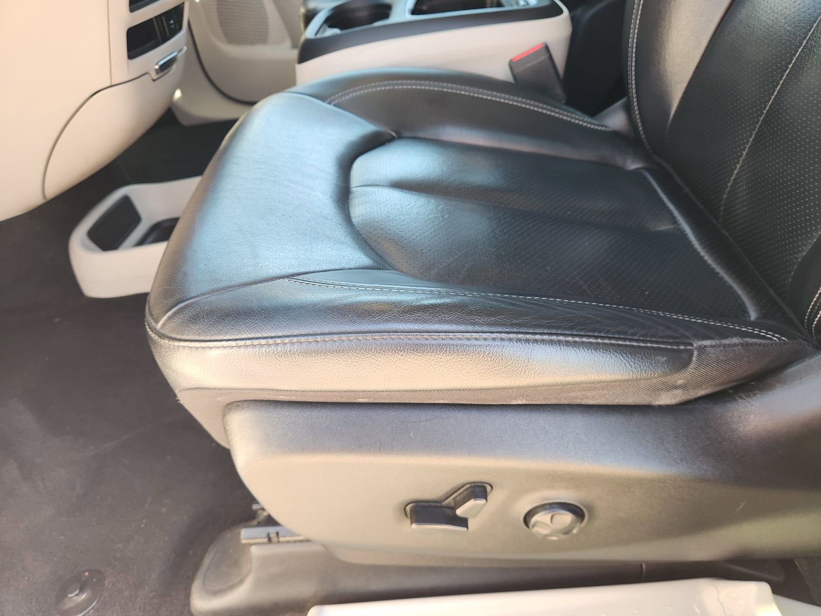 Used 2022 Chrysler Pacifica Touring-L image 24