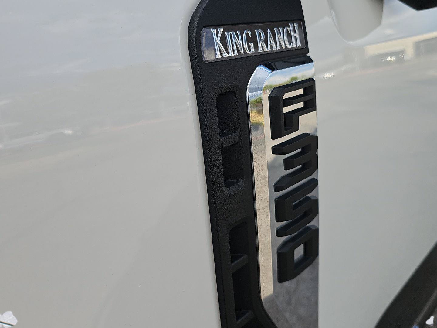 Used 2025 Ford F350 King Ranch w/ FX4 Off-Road Package AWD/4WD image 12