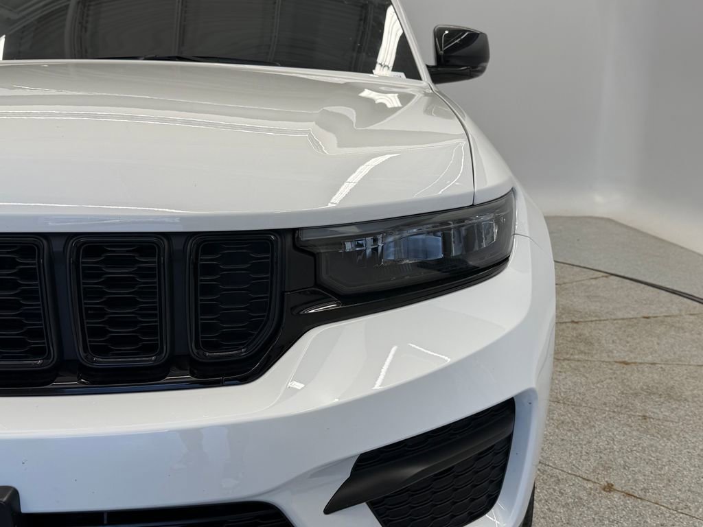 Certified 2023 Jeep Grand Cherokee Altitude AWD/4WD image 4