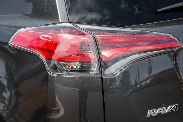 Used 2018 Toyota RAV4 LE w/ All Weather Liner Package FWD image 10
