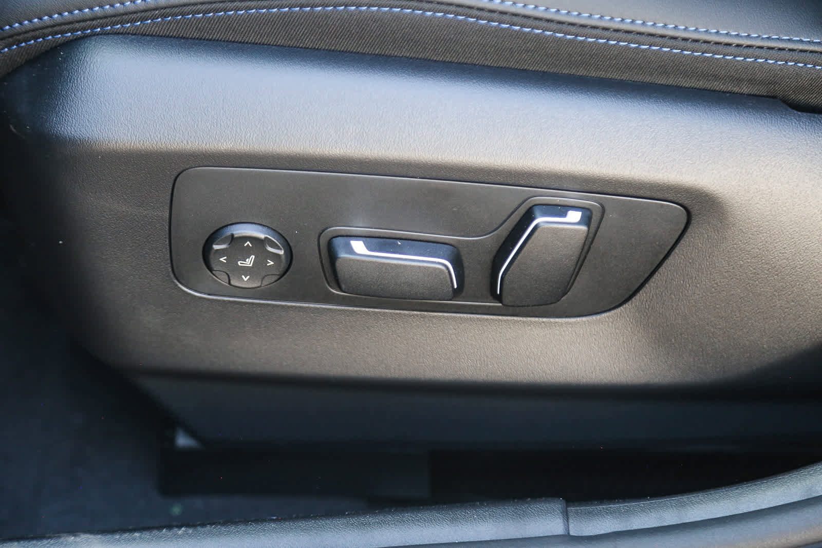 New 2026 BMW 540i xDrive w/ M Sport Package image 18