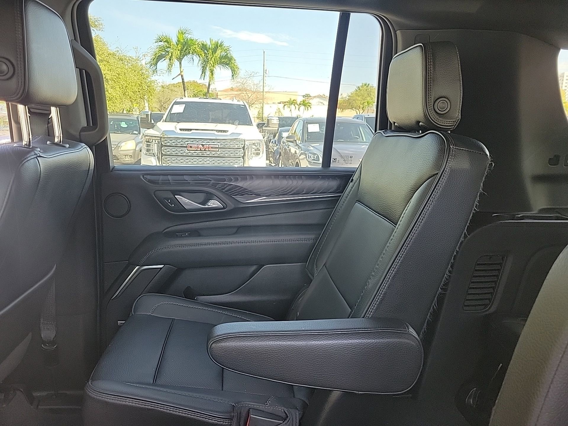 Used 2023 GMC Yukon XL Denali image 24