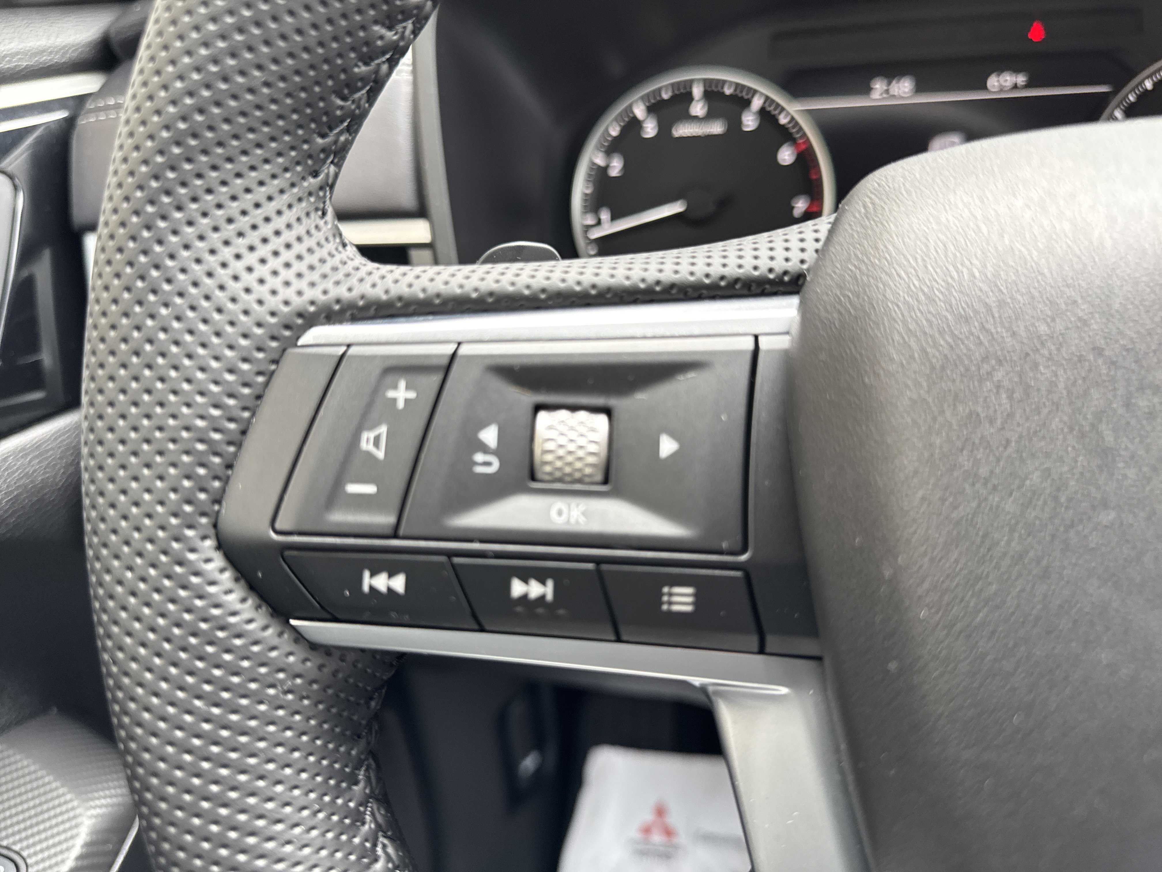 Used 2025 Mitsubishi Outlander SE AWD/4WD image 20