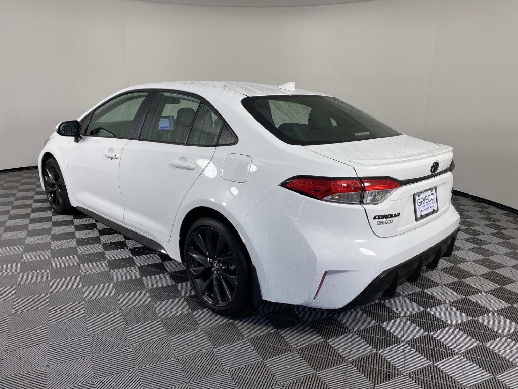 Used 2026 Toyota Corolla SE w/ SE Package FWD image 6