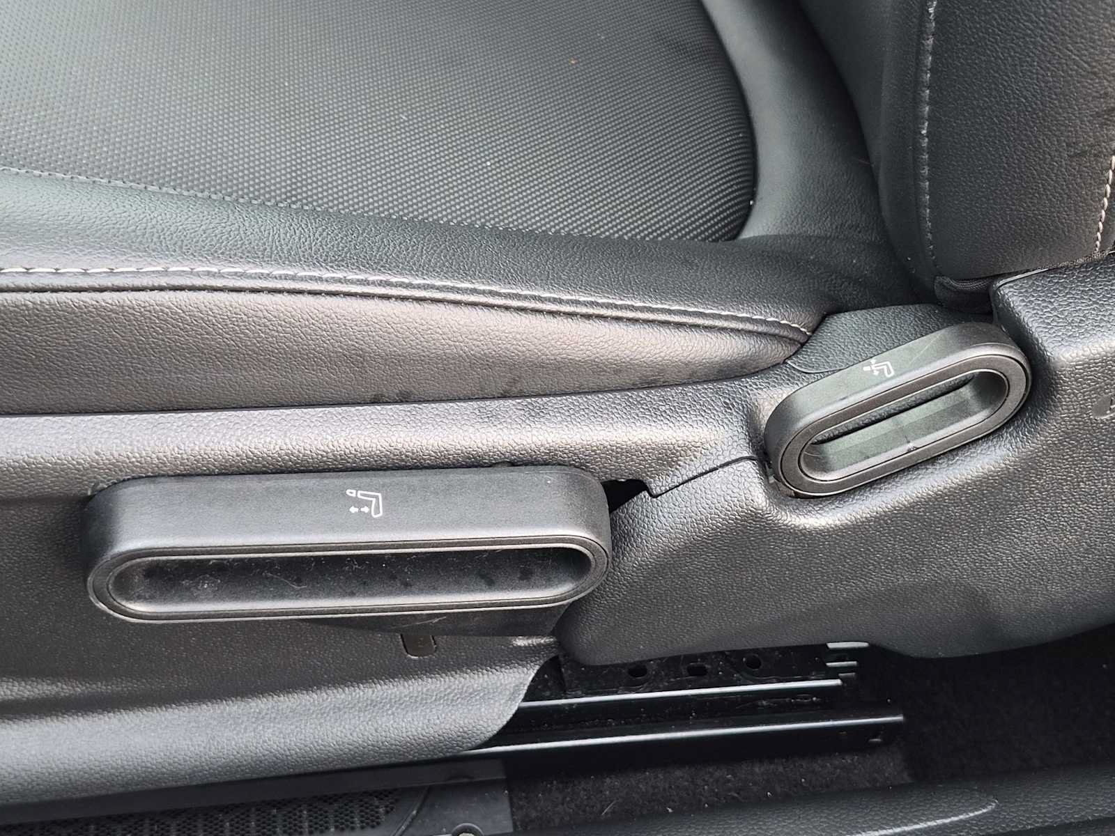 Used 2018 MINI Cooper 2-Door Hardtop FWD image 18