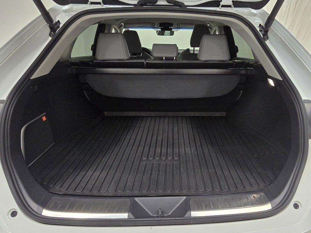 Used 2024 Toyota Venza XLE image 20