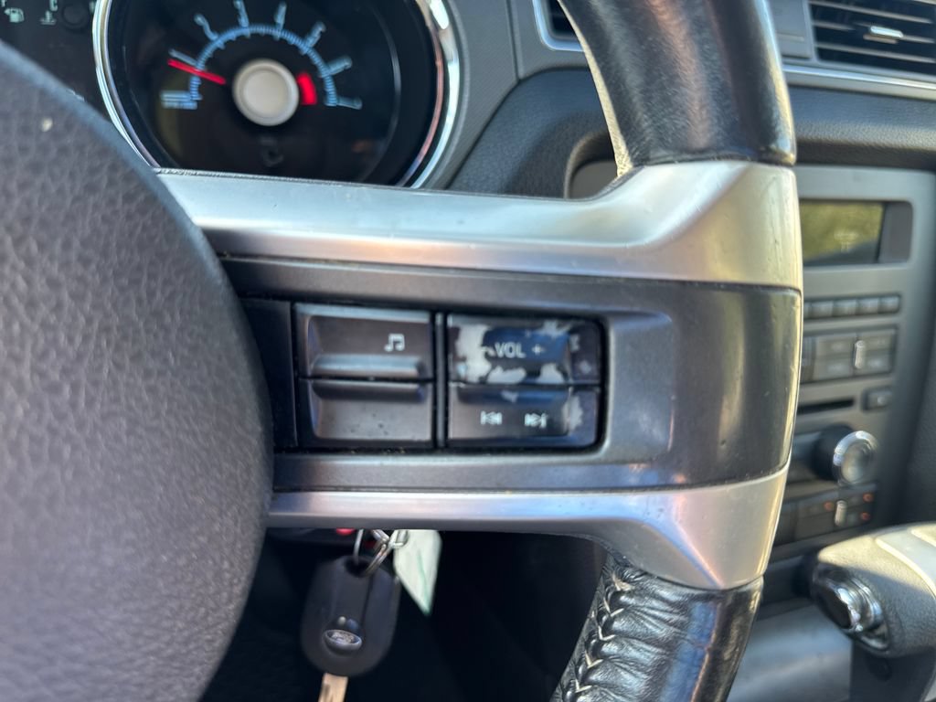 Used 2010 Ford Mustang Premium RWD image 28