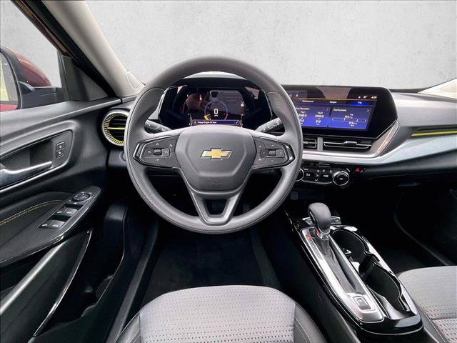 Used 2024 Chevrolet Trax LT FWD image 7
