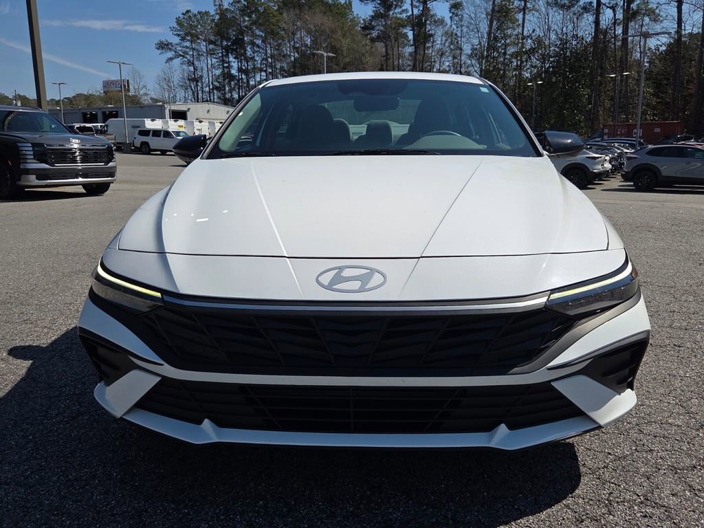 Used 2025 Hyundai Elantra Sport image 2