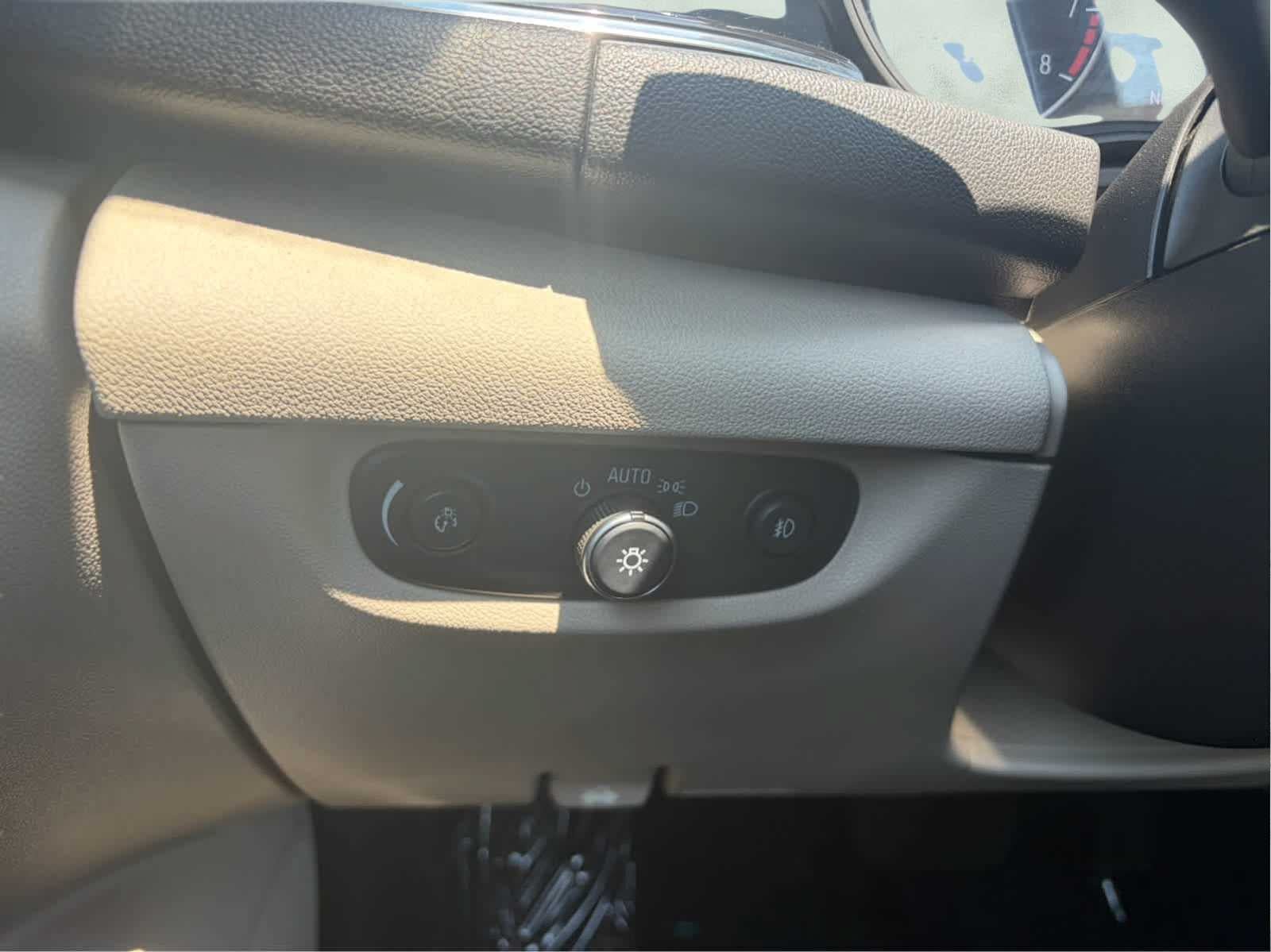 Used 2018 Buick Regal Essence w/ Sights and Sounds Package AWD/4WD image 13