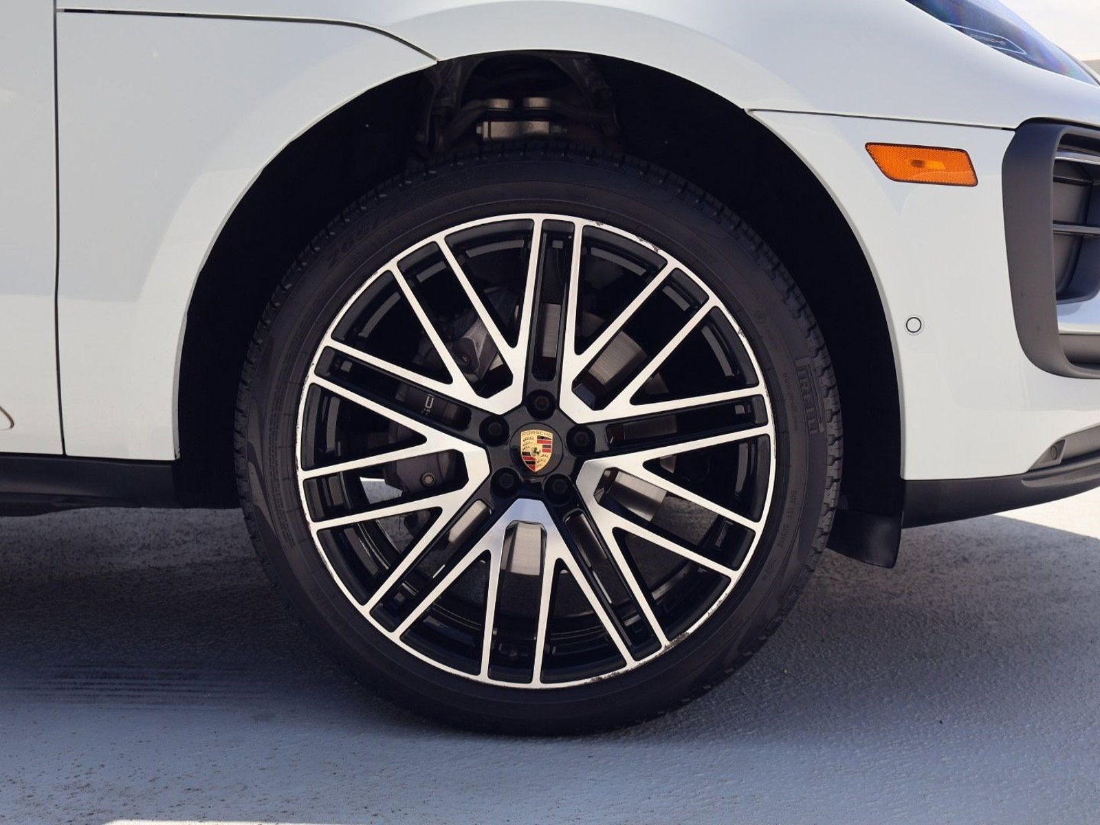 Certified 2022 Porsche Macan AWD/4WD image 27