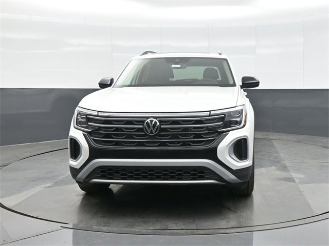 New 2026 Volkswagen Atlas Peak Edition image 2