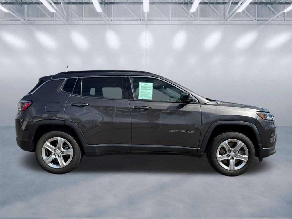 Certified 2023 Jeep Compass Latitude w/ Convenience Group AWD/4WD image 3