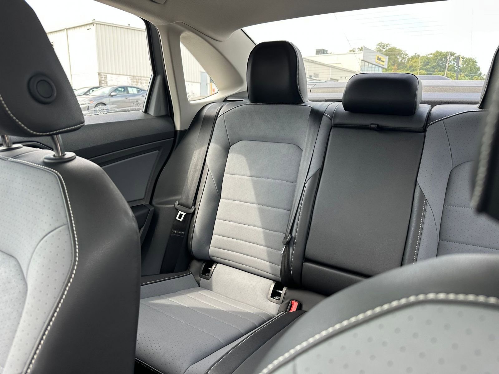 Used 2025 Volkswagen Jetta SE image 38