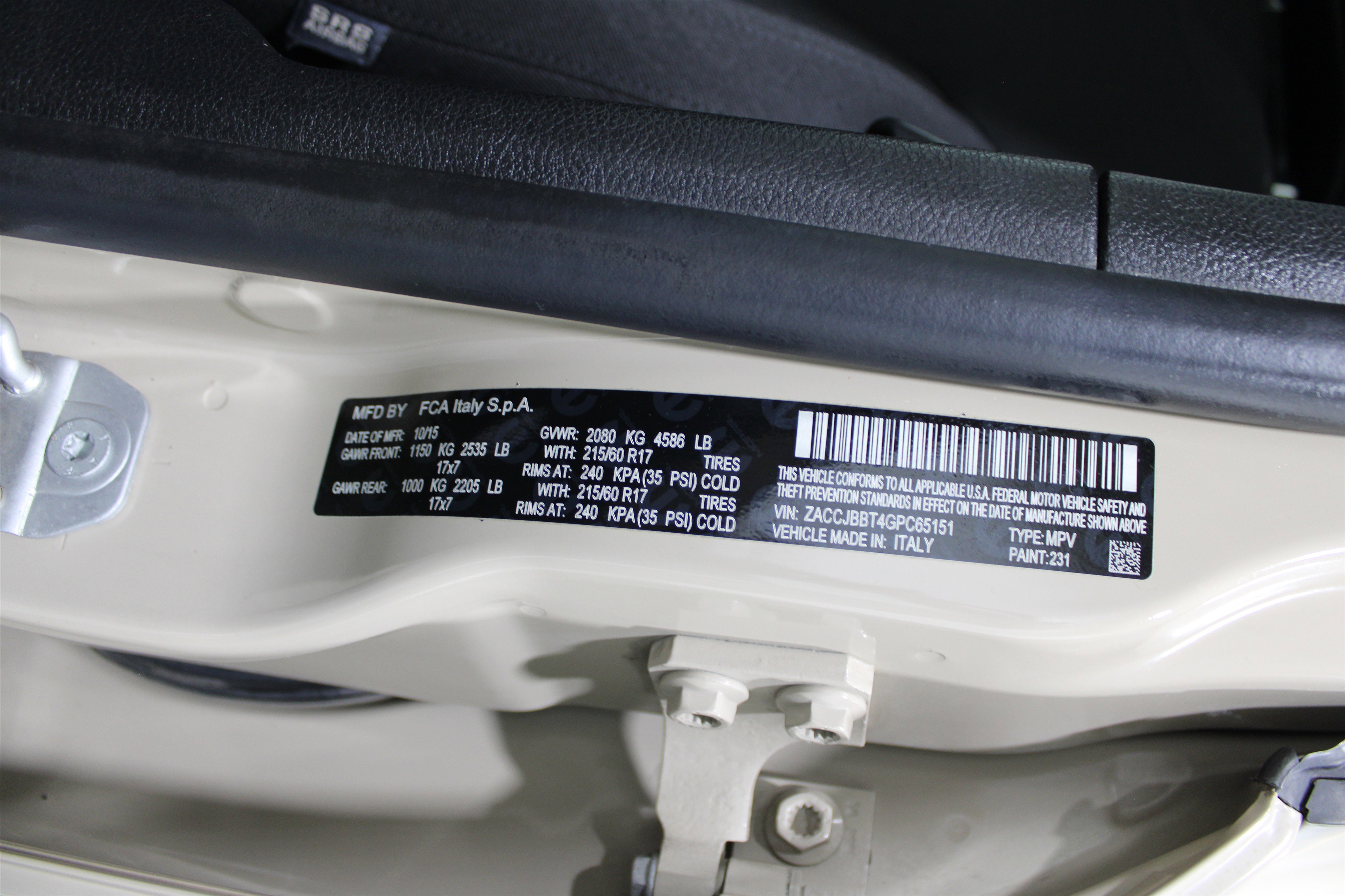 Used 2016 Jeep Renegade Latitude w/ Cold Weather Group image 38